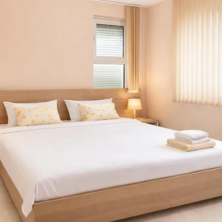 Sunny Bravo 3 - 2br Pool View Апартаменты *