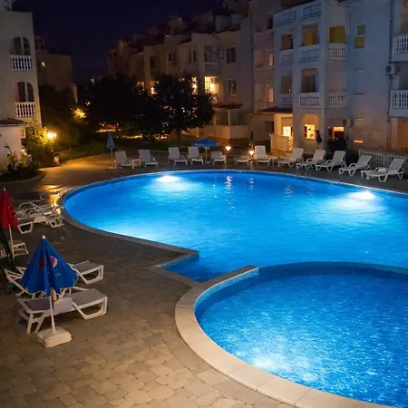 Апартаменты Sunny Bravo 3 - 2br Pool View